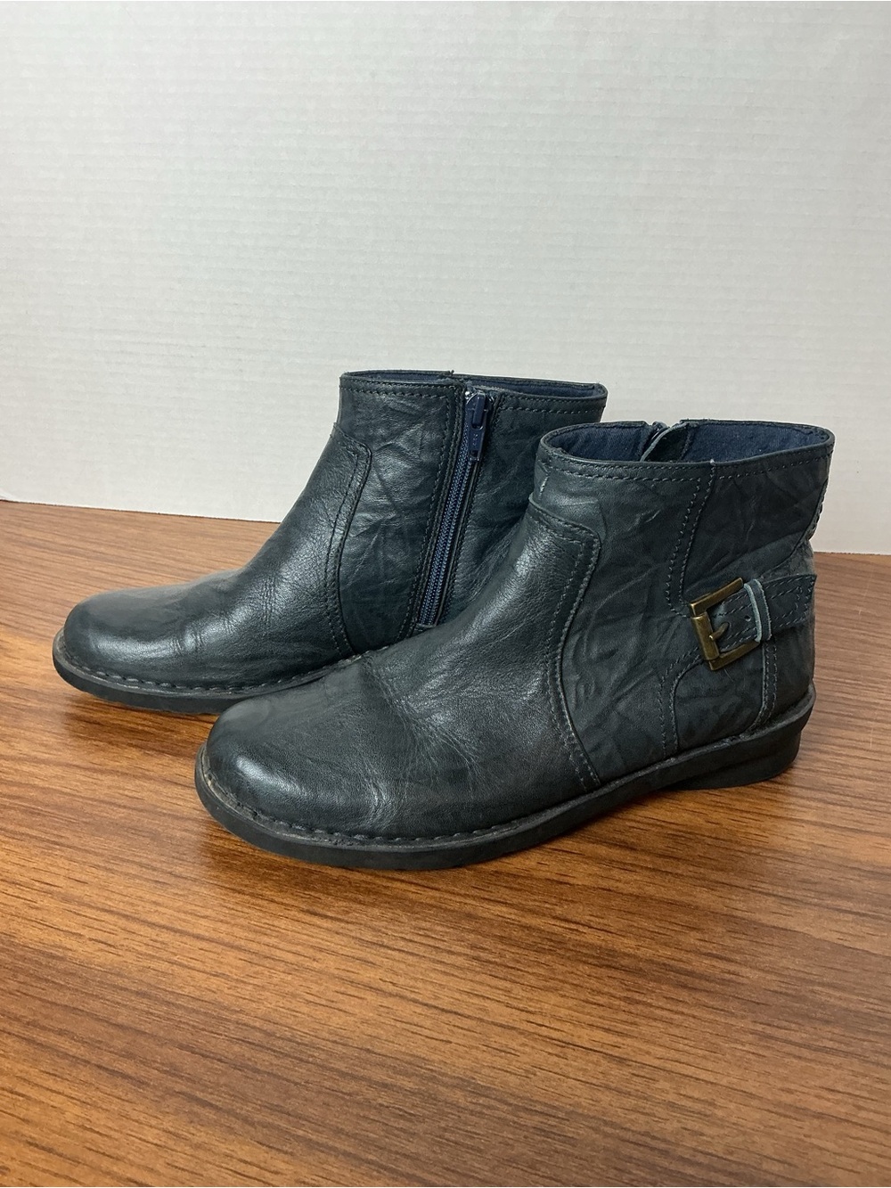 Clark’s Nikki Star Q Blue Leather Buckle Detail Booties 7 Comfy Classic Casual